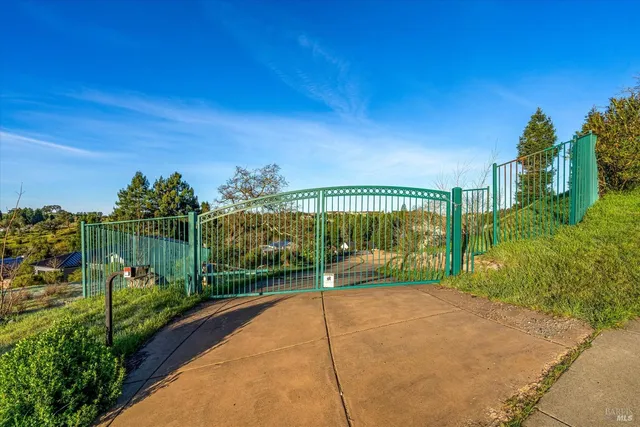 $399,000 | 3600 Crown Hill Drive, Santa Rosa, CA 95404