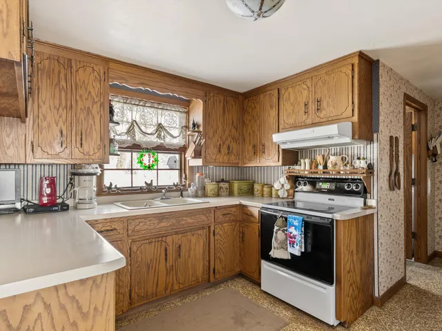 $379,900 | 1330 Fernando Drive, Ashwaubenon, WI 54115