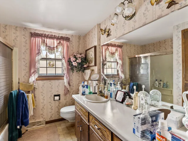 $379,900 | 1330 Fernando Drive, Ashwaubenon, WI 54115