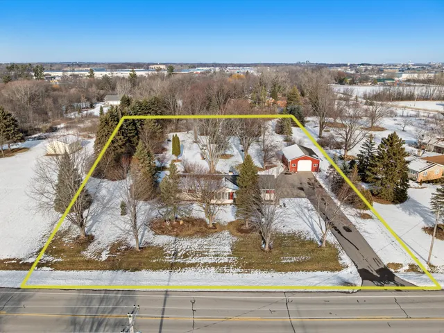 $379,900 | 1330 Fernando Drive, Ashwaubenon, WI 54115