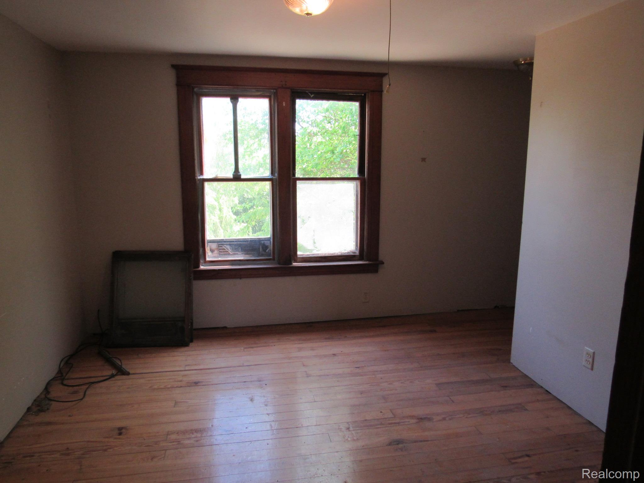 695 Cass Avenue Road Bay City, MI 48708 - Photo 14 of 52 Hardwood flooring throughout