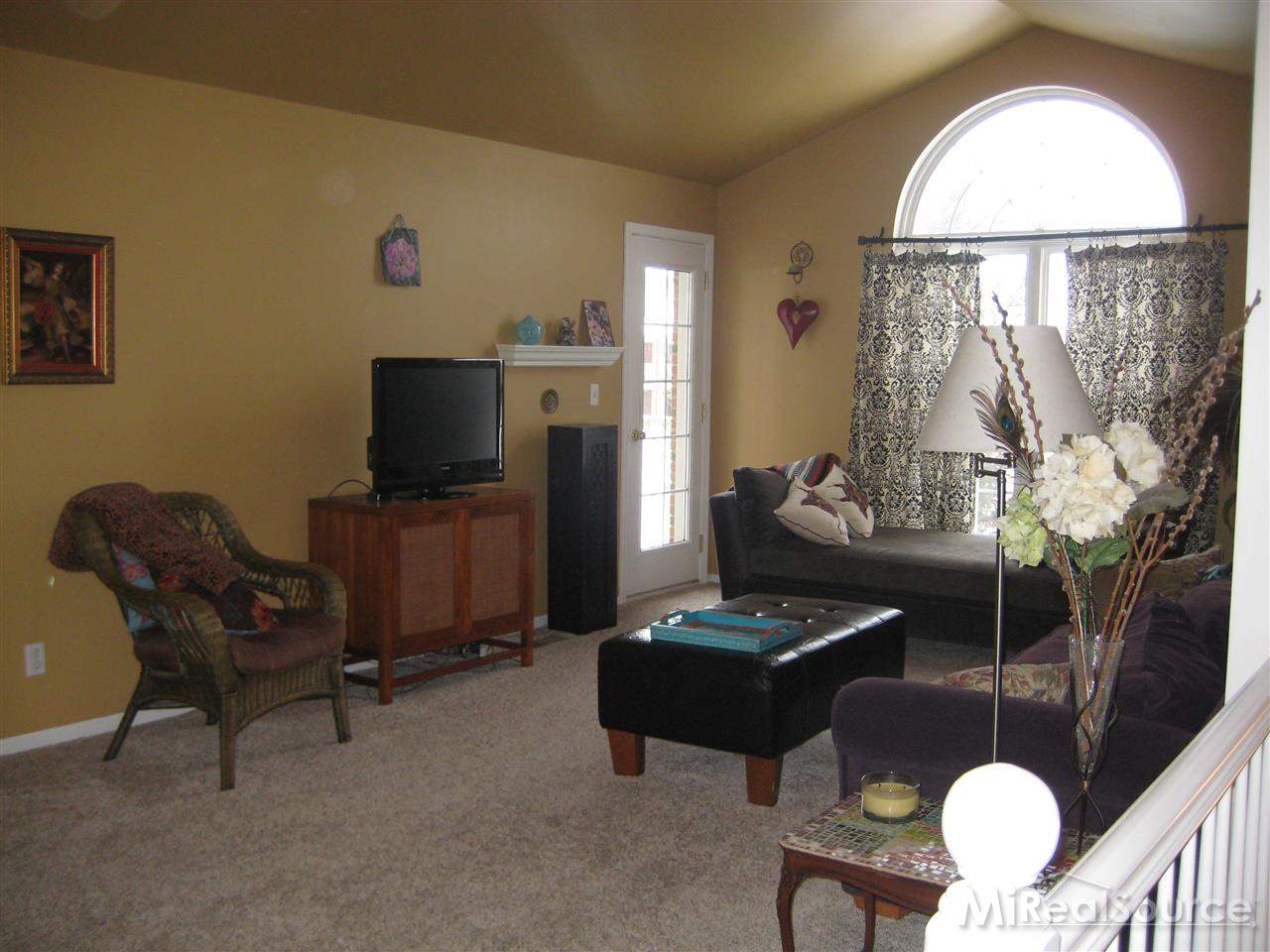 3458 Tremonte Creek Rochester, MI 48306 - Photo 4 of 17 31181990-3.JPG