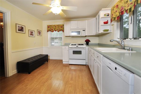 15 Westwind Road Andover, MA 01810 - Photo 3 of 24 Gallery Image 3