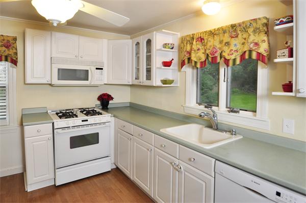 15 Westwind Road Andover, MA 01810 - Photo 4 of 24 Gallery Image 4