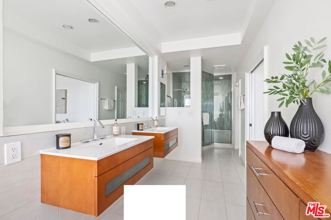 2241 Canyonback Road Los Angeles, CA 90049 - Photo 16 of 26 a bathroom with a tub sink and mirror
