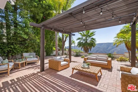 $2,095,000 | 2241 Canyonback Road, Los Angeles, CA 90049