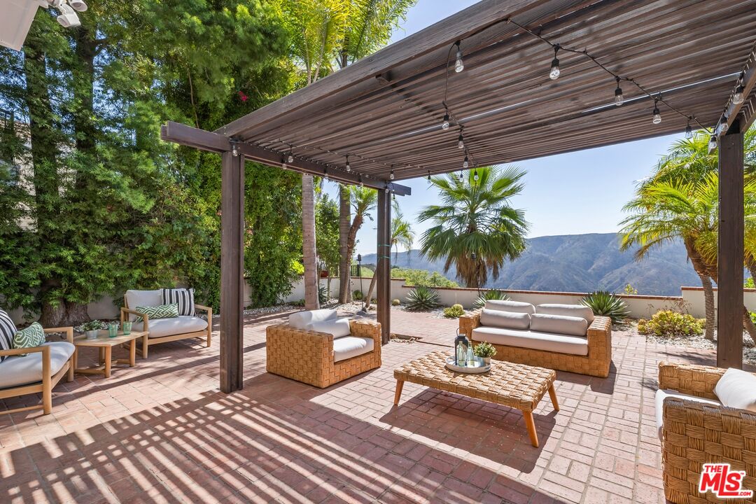 2241 Canyonback Road Los Angeles, CA 90049 - Photo 21 of 26 a view of outdoor space yard and patio