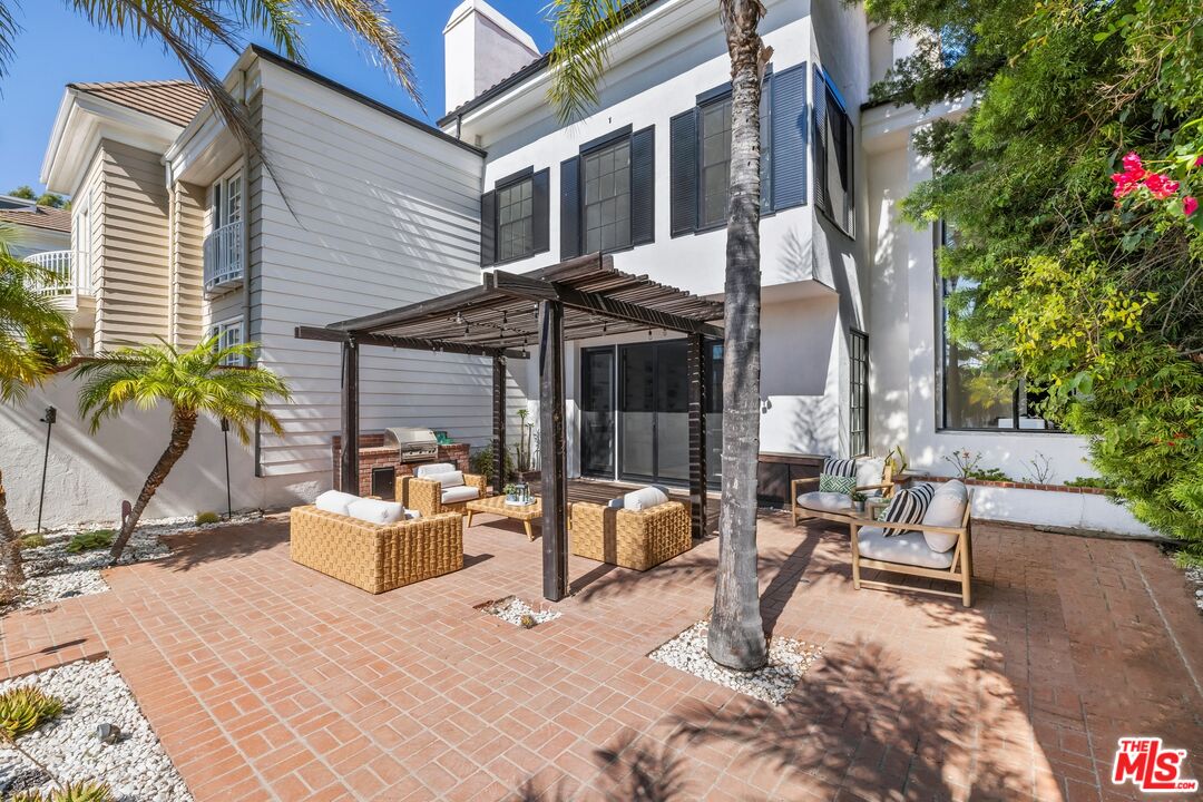 2241 Canyonback Road Los Angeles, CA 90049 - Photo 23 of 26 a view of a house with backyard and sitting area