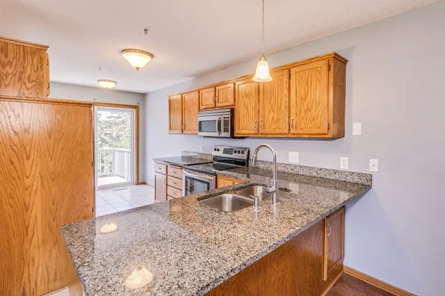 $217,000 | 3167 Manitou Drive, Unit 7, White Bear Lake, MN 55110