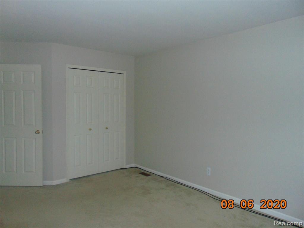 709 Lake Ridge Road Rochester Hills, MI 48307 - Photo 16 of 20