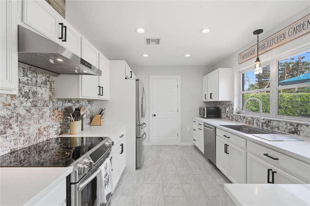 2817 Flowertree Road Orlando, FL 32812 - Photo 11 of 28 Gallery Image 11