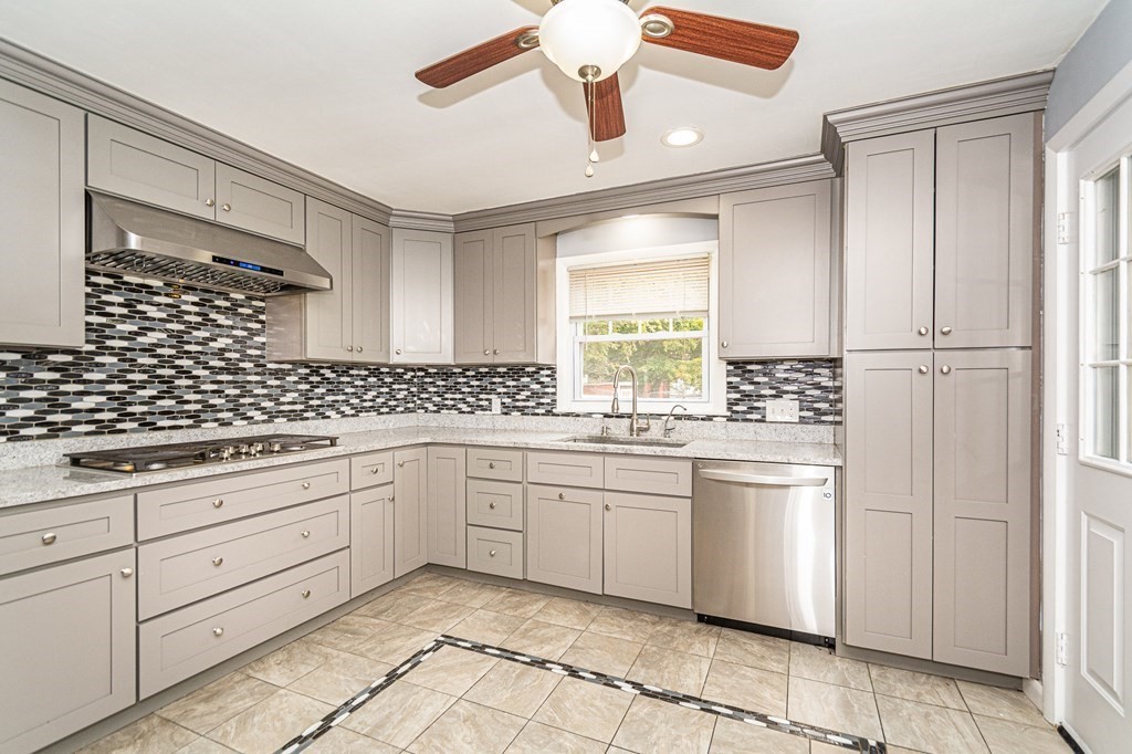 305 Cumberland Road Lowell, MA 01850 - Photo 6 of 23 Gallery Image 6