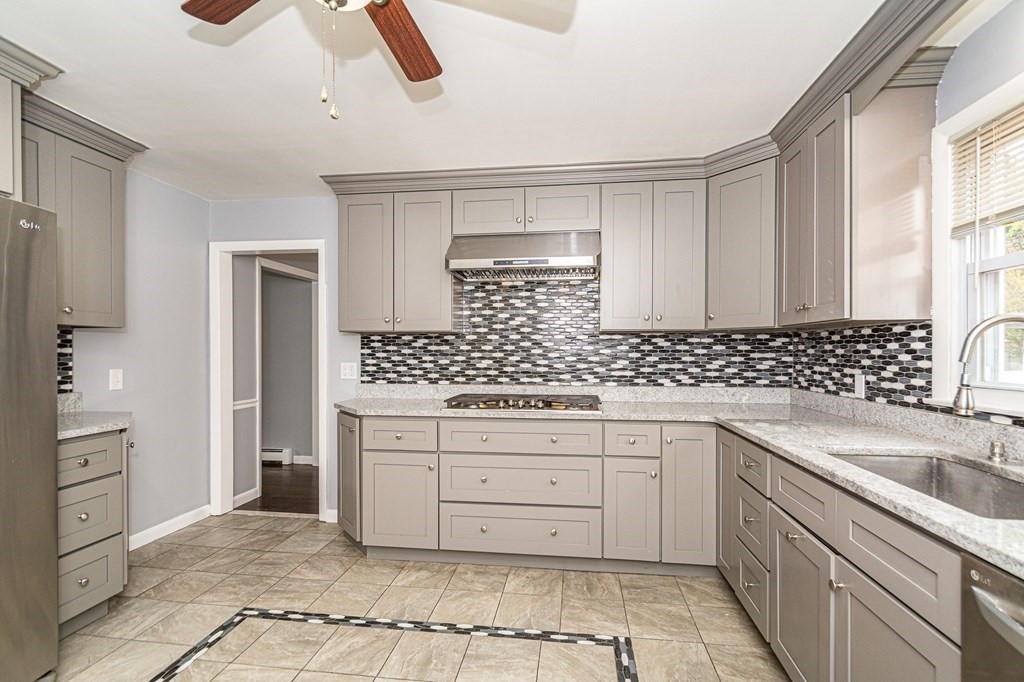 305 Cumberland Road Lowell, MA 01850 - Photo 7 of 23 Gallery Image 7