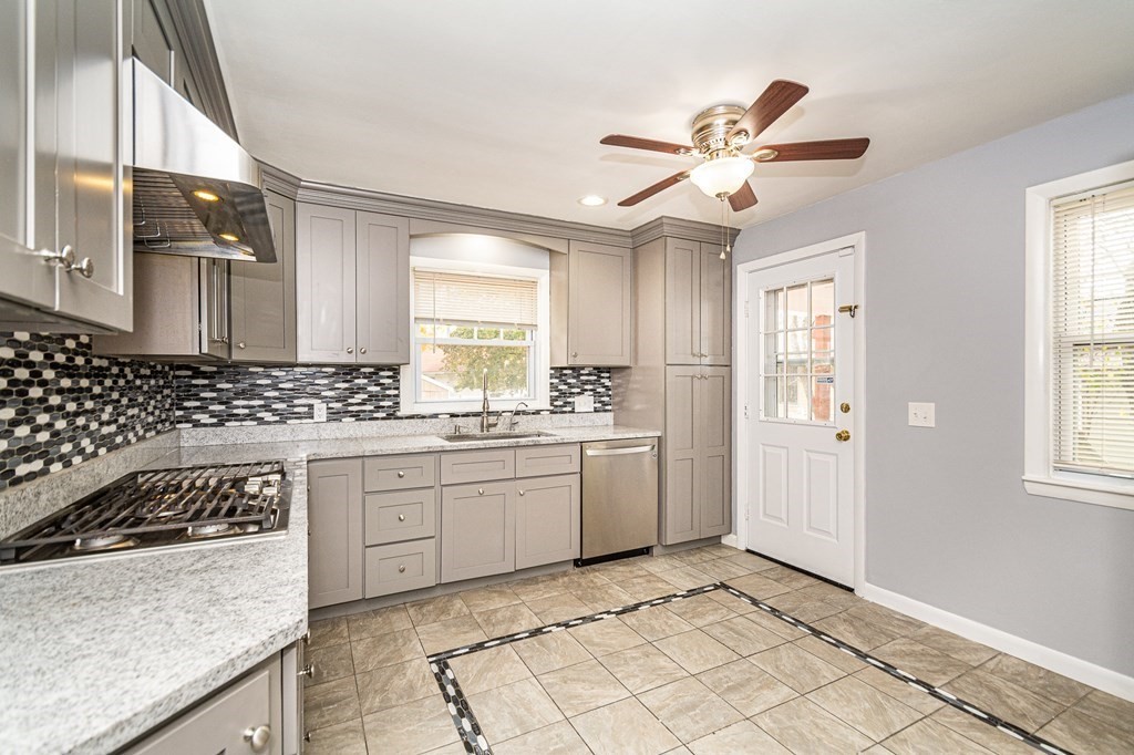 305 Cumberland Road Lowell, MA 01850 - Photo 9 of 23 Gallery Image 9