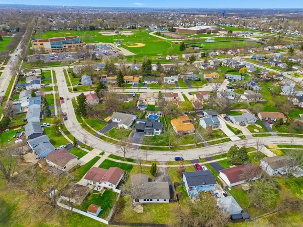 $295,000 | 221 Davis Lane, Bolingbrook, IL 60440
