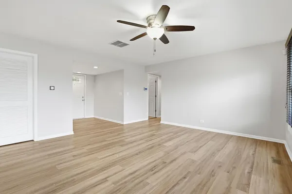 $295,000 | 221 Davis Lane, Bolingbrook, IL 60440