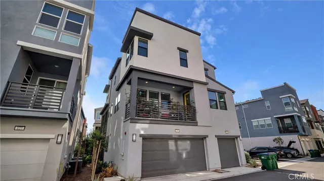 $1,225,000 | 125 Allusion, Irvine, CA 92618