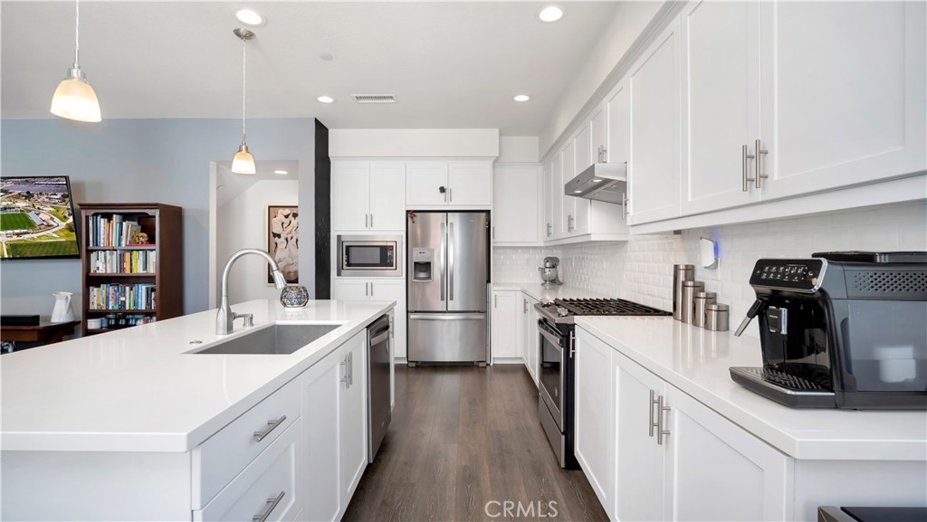 125 Allusion Irvine, CA 92618 - Photo 8 of 53