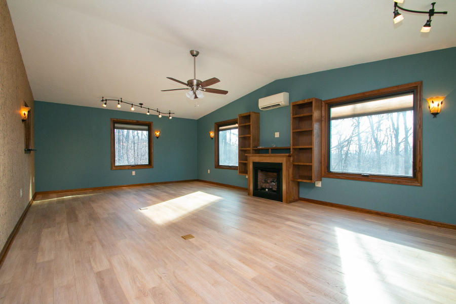 2787 Jeters Chapel Road Vinton, VA 24179 - Photo 5 of 30 SPECIAL ADDITION FAMILY ROOM