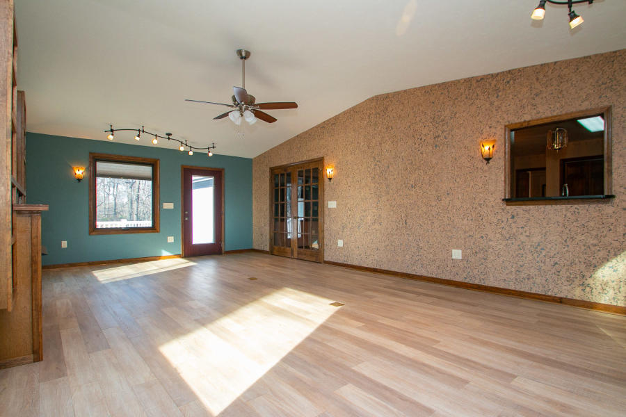 2787 Jeters Chapel Road Vinton, VA 24179 - Photo 6 of 30 FAMILY ROOM