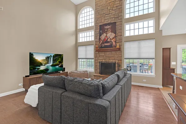 $649,000 | 5791 Providence Drive, Hoffman Estates, IL 60192