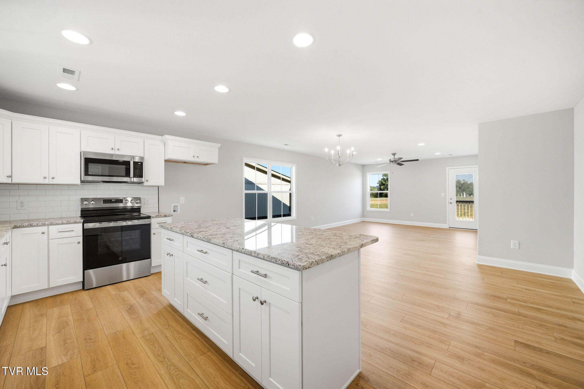 24-web-or-mls-653 Cherry Marie Dr-4