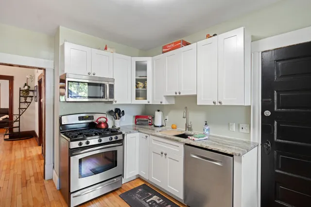 $2,495 | 2713 Garfield Avenue, Unit 1, Minneapolis, MN 55408