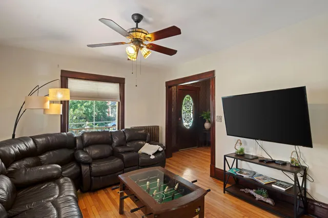 $2,495 | 2713 Garfield Avenue, Unit 1, Minneapolis, MN 55408