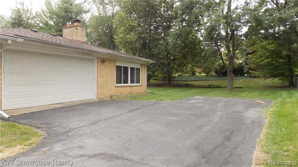 28109 Hawberry Road Farmington Hills, MI 48331 - Photo 4 of 26