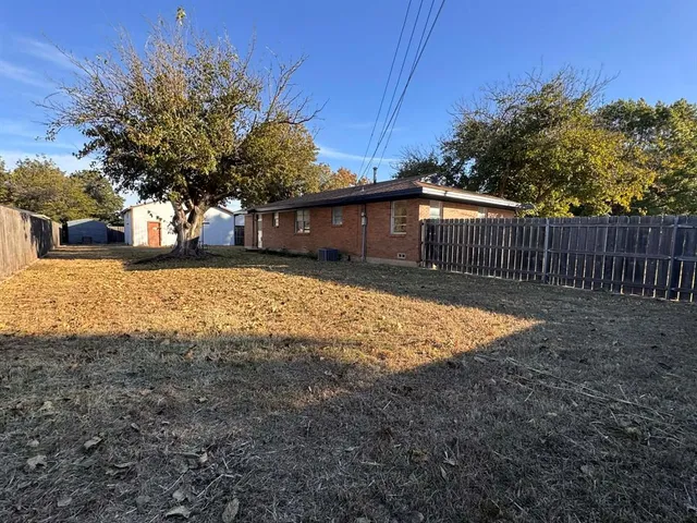 a view of backyard with tree