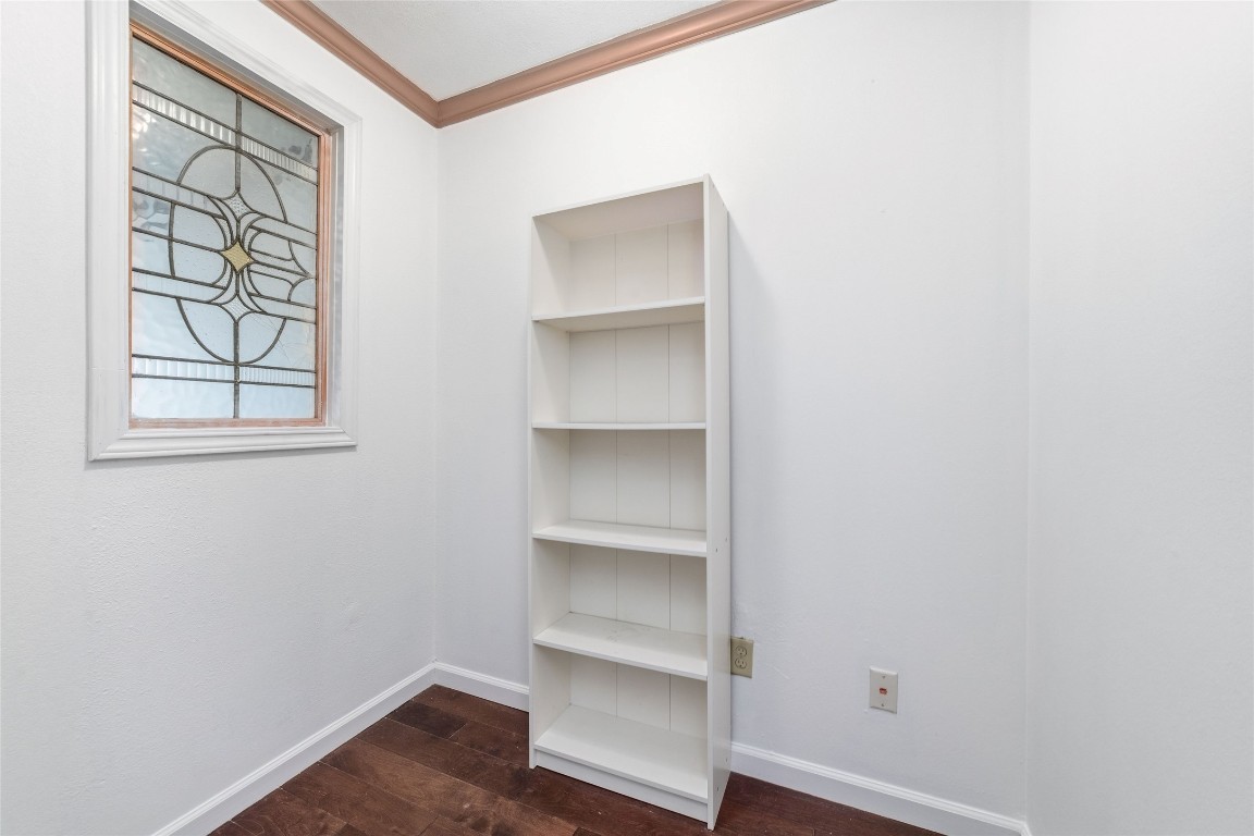 5050 Ambassador Way, Unit 309 Houston, TX 77056 - Photo 30 of 42 a view of an empty room with a window