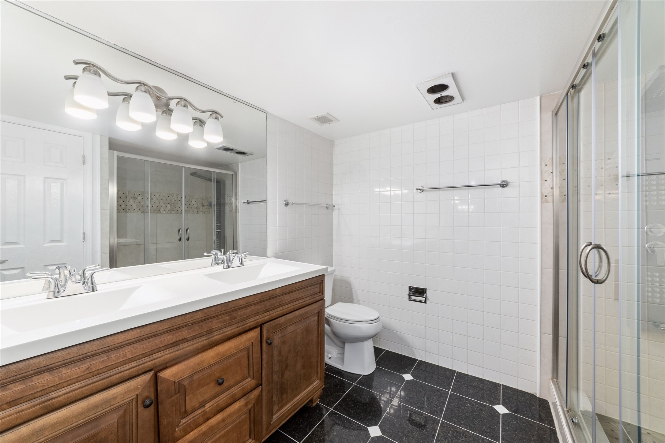 5050 Ambassador Way, Unit 309 Houston, TX 77056 - Photo 31 of 42 a bathroom with a sink a toilet and shower
