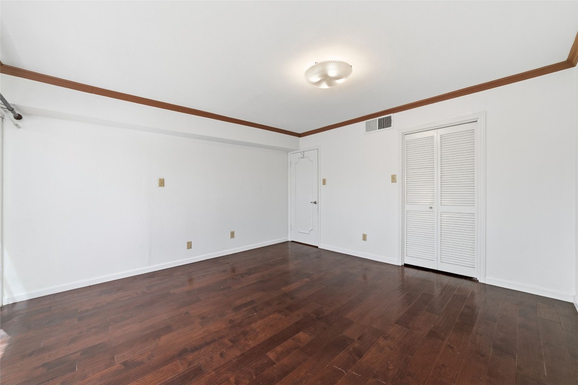 5050 Ambassador Way, Unit 309 Houston, TX 77056 - Photo 35 of 42 a view of an empty room