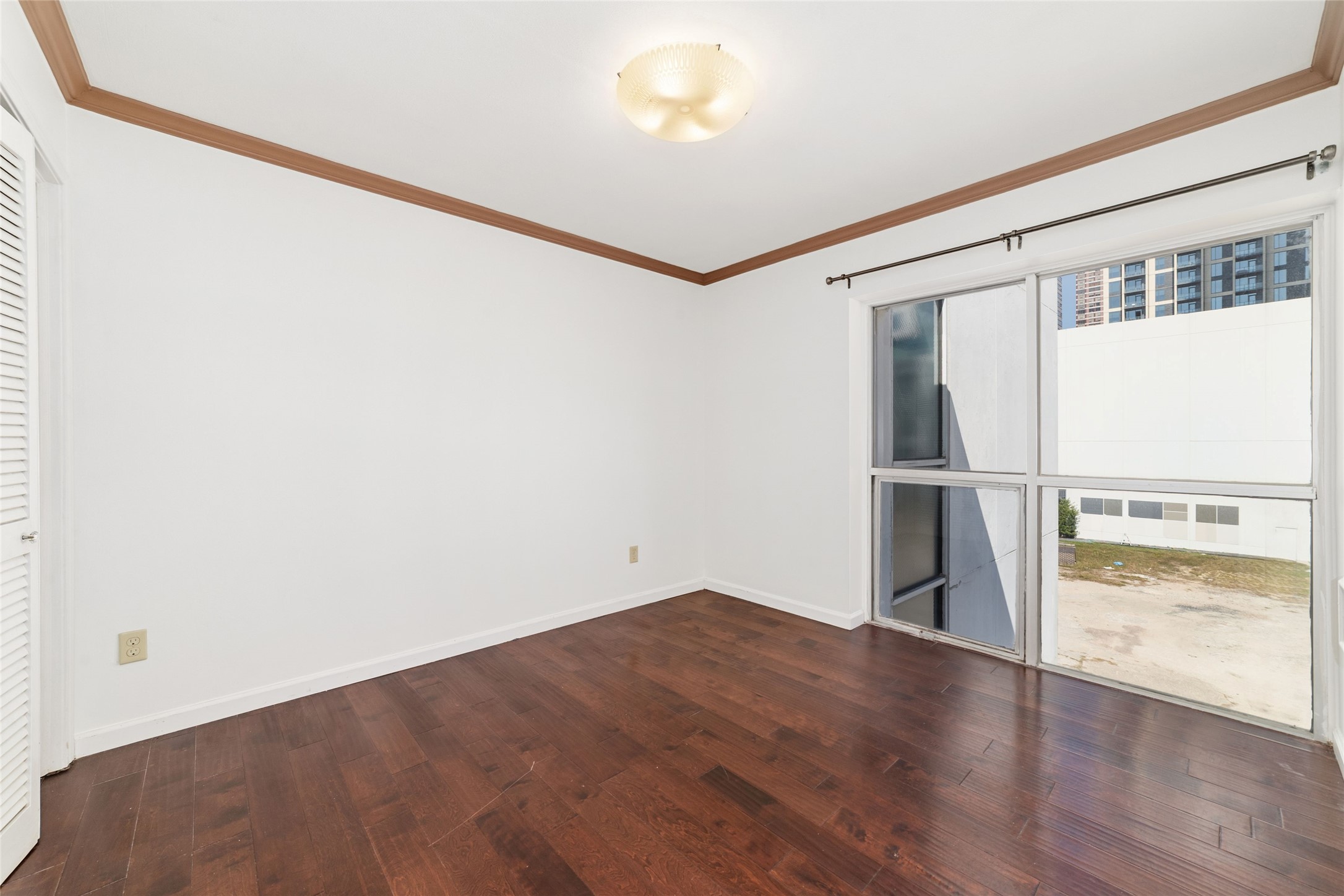 5050 Ambassador Way, Unit 309 Houston, TX 77056 - Photo 36 of 42 a view of a big room with wooden floor and a window