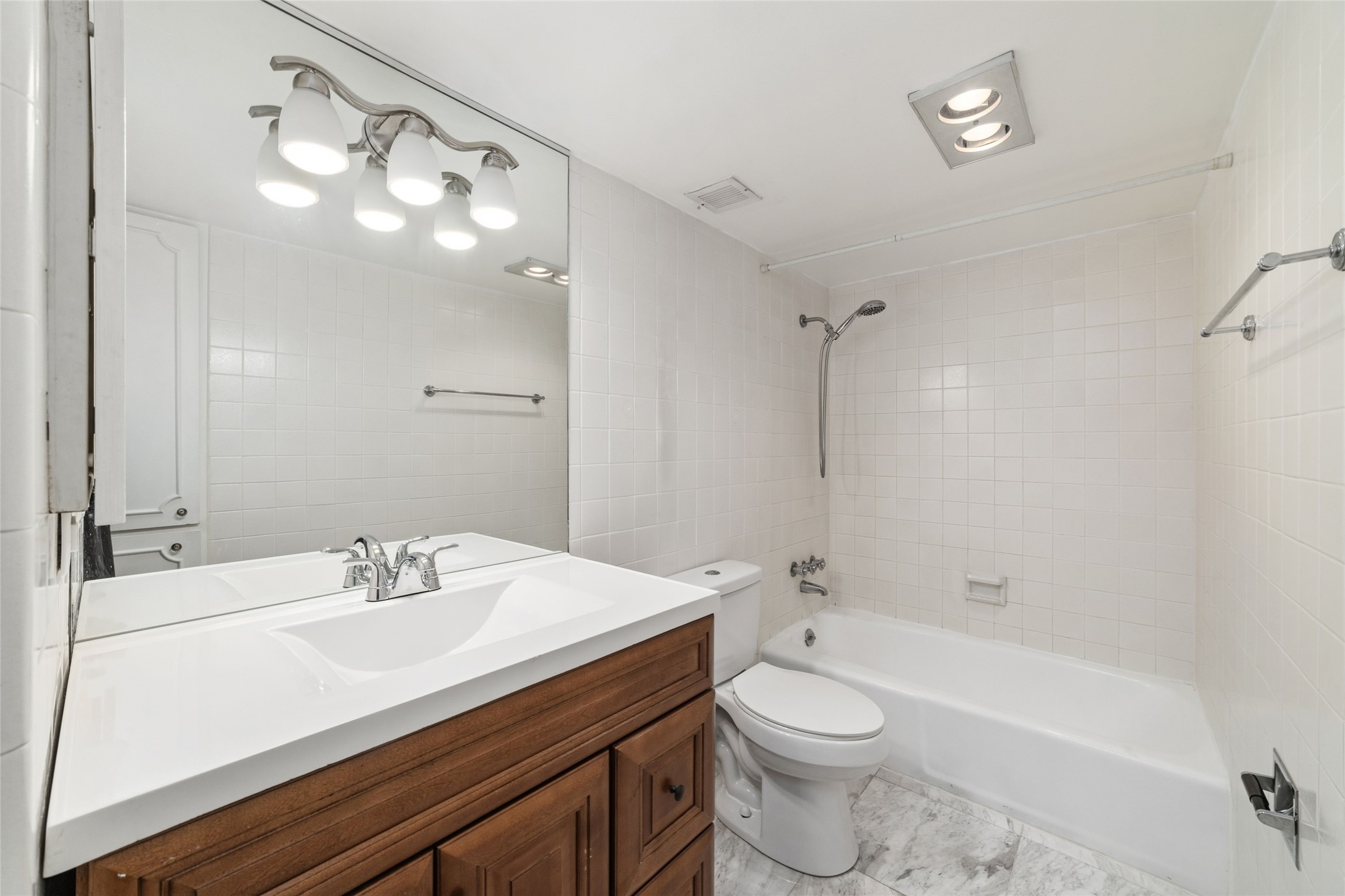 5050 Ambassador Way, Unit 309 Houston, TX 77056 - Photo 38 of 42 a bathroom with a sink a toilet and shower