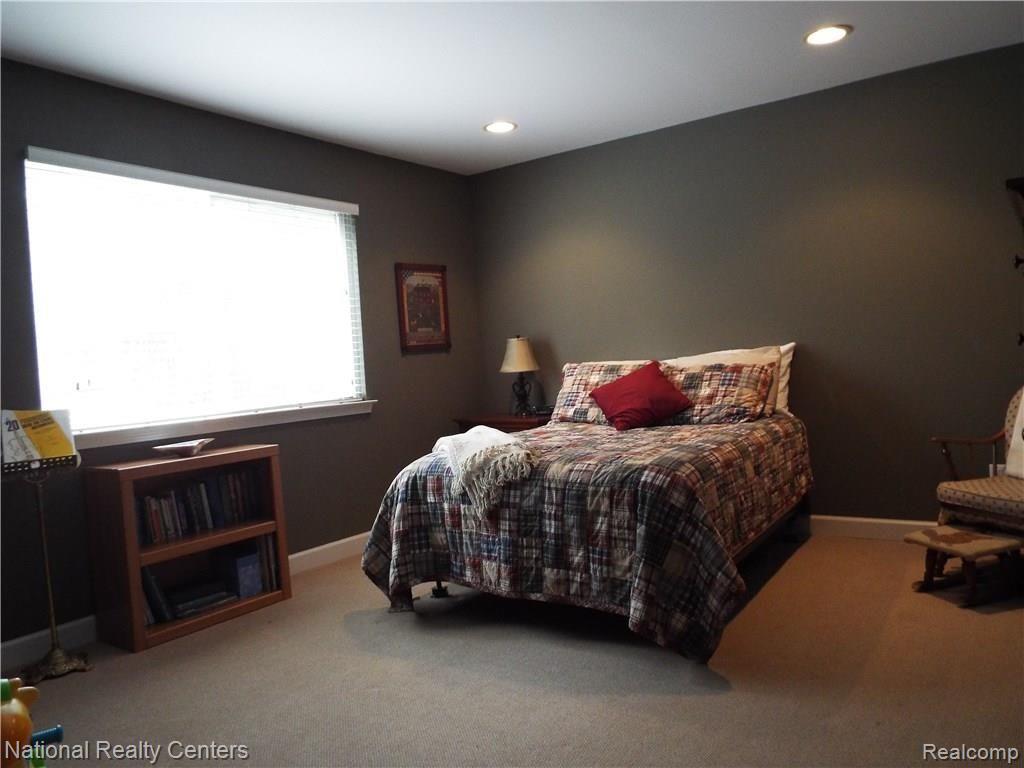 7289 Rabbit Ears Pass, Unit 29 Clarkston, MI 48346 - Photo 17 of 38 Entry level bedroom suite with full bath.