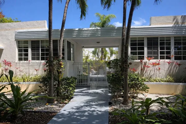 $3,200 | 701 Meridian Avenue, Unit 4, Miami Beach, FL 33139