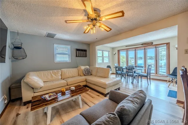 $575,000 | 31074 Viewside Drive, Rocky Mount, MO 65072