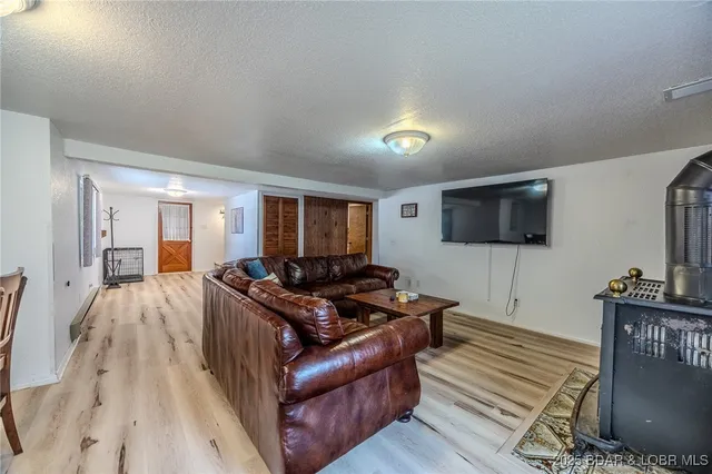 $575,000 | 31074 Viewside Drive, Rocky Mount, MO 65072