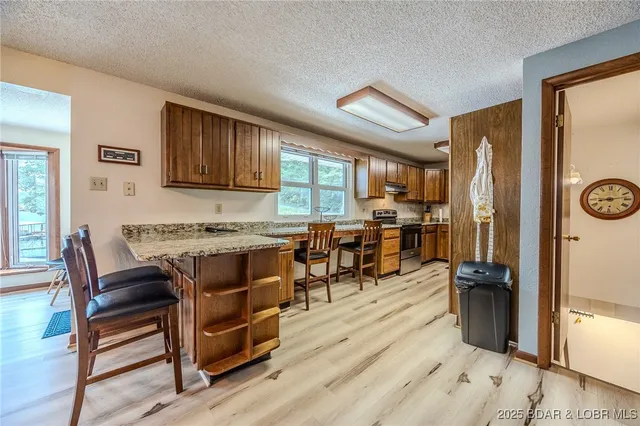 $575,000 | 31074 Viewside Drive, Rocky Mount, MO 65072