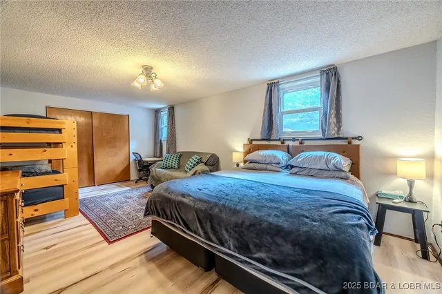 $575,000 | 31074 Viewside Drive, Rocky Mount, MO 65072