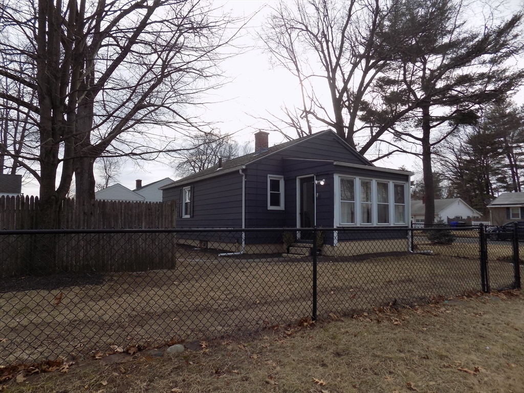 25 Ivan Street Springfield, MA 01104 - Photo 8 of 42 Gallery Image 8