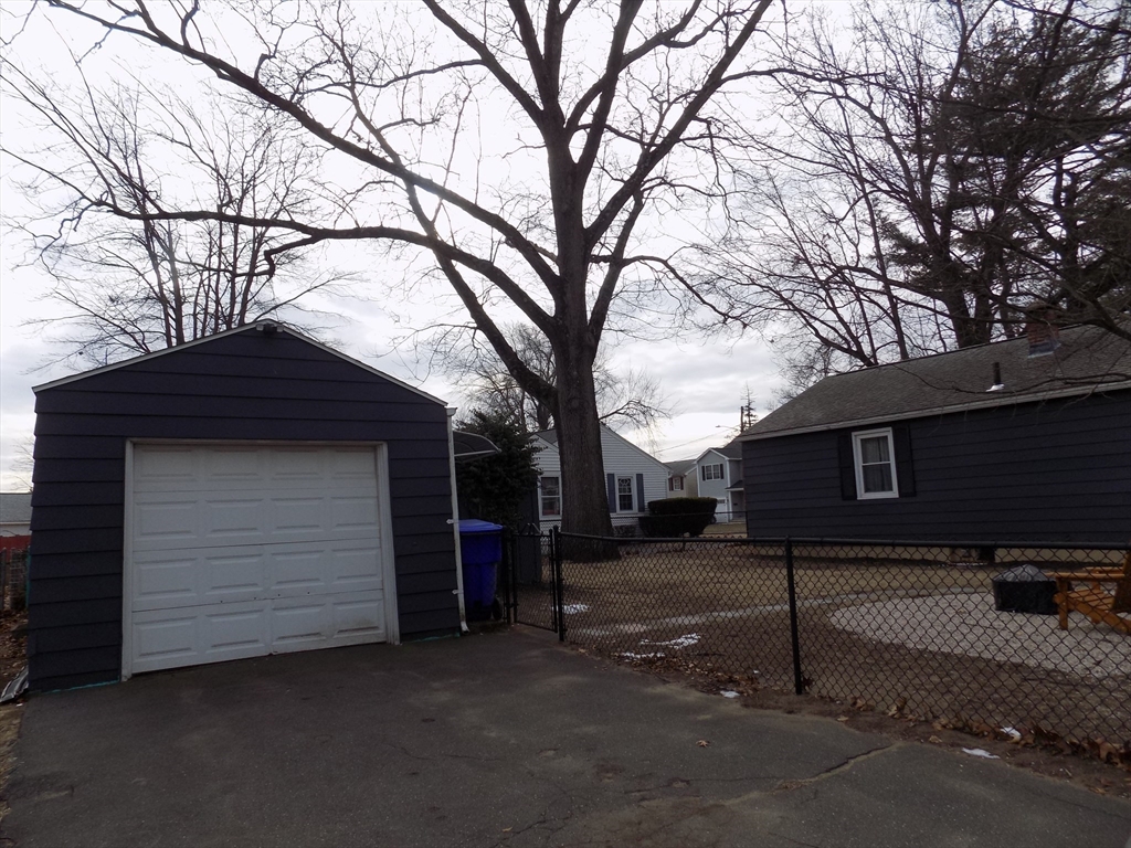 25 Ivan Street Springfield, MA 01104 - Photo 10 of 42 Gallery Image 10
