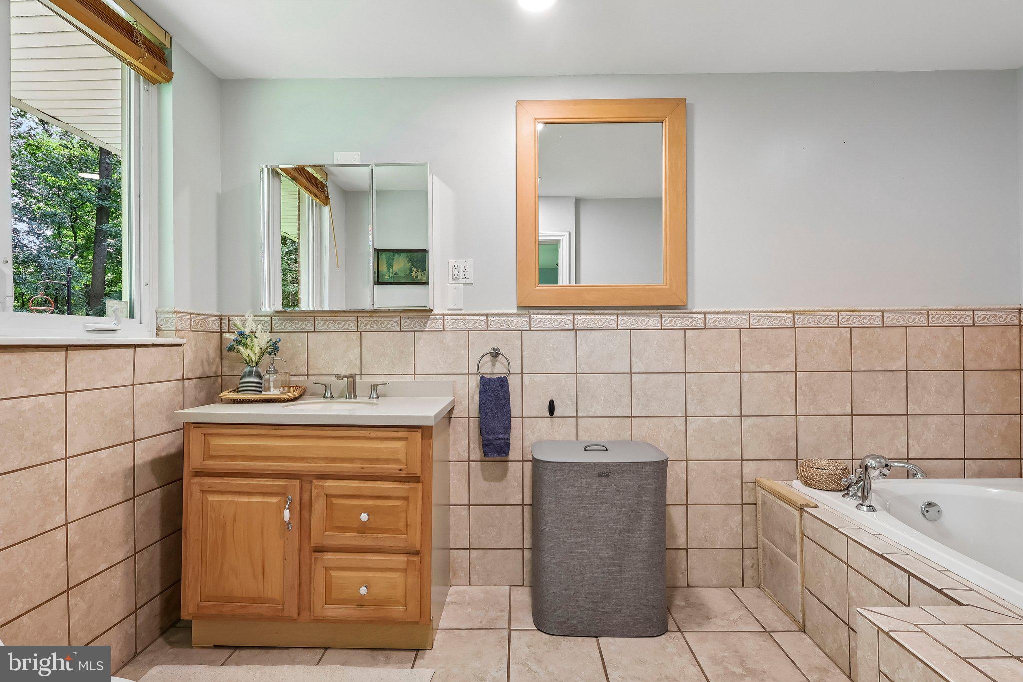 939 North Avenue Springfield, PA 19064 - Photo 29 of 49 Master bath