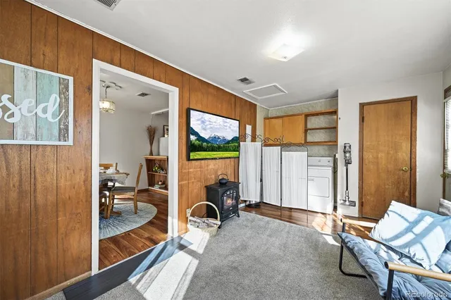 a view of a livingroom with furniture and windows
