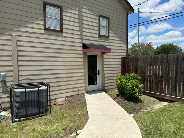 $875 | 507 Houston Street, Unit 4, Rosenberg, TX 77471
