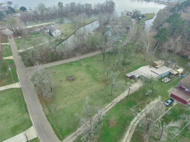 a view of a lake from a yard
