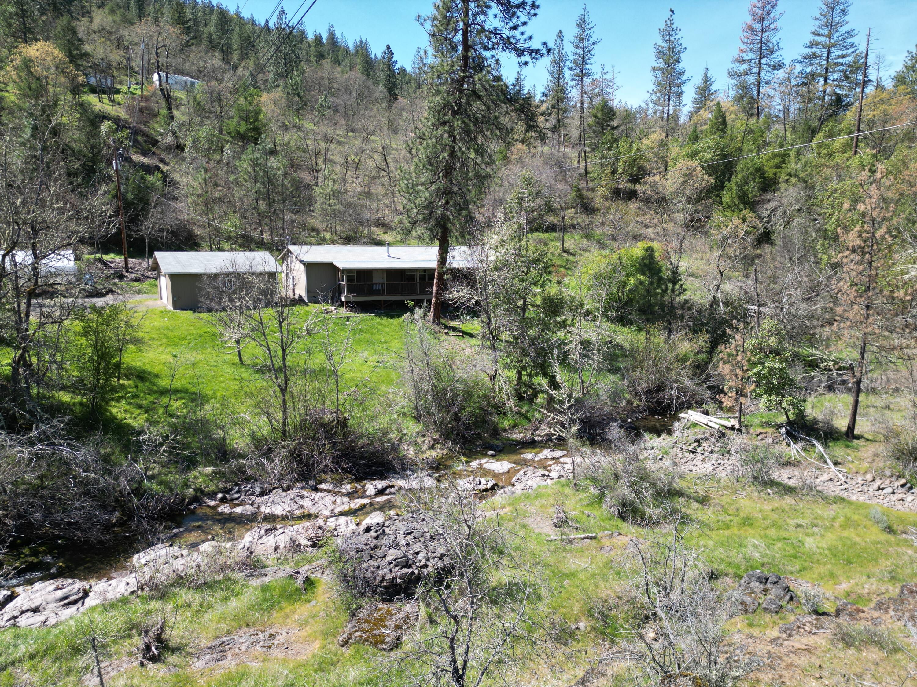 9445 East Antelope Road Eagle Point, OR 97524 - Photo 1 of 14 Front of House