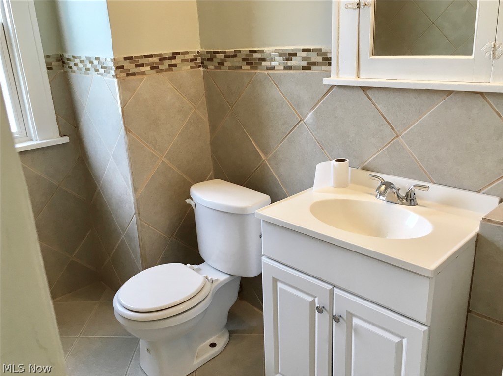 3558 Bainbridge Road Cleveland Heights, OH 44118 - Photo 11 of 24