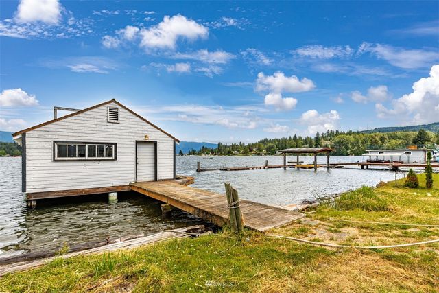 a view of a house with swimming pool and sitting area